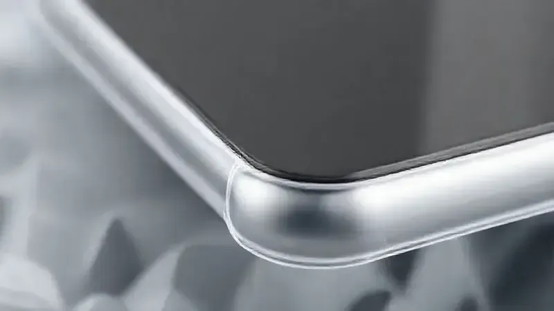 Render 3D mostrando a densidade e resistência de um material duro de capa de celular, como policarbonato, em uma estrutura protetora.
